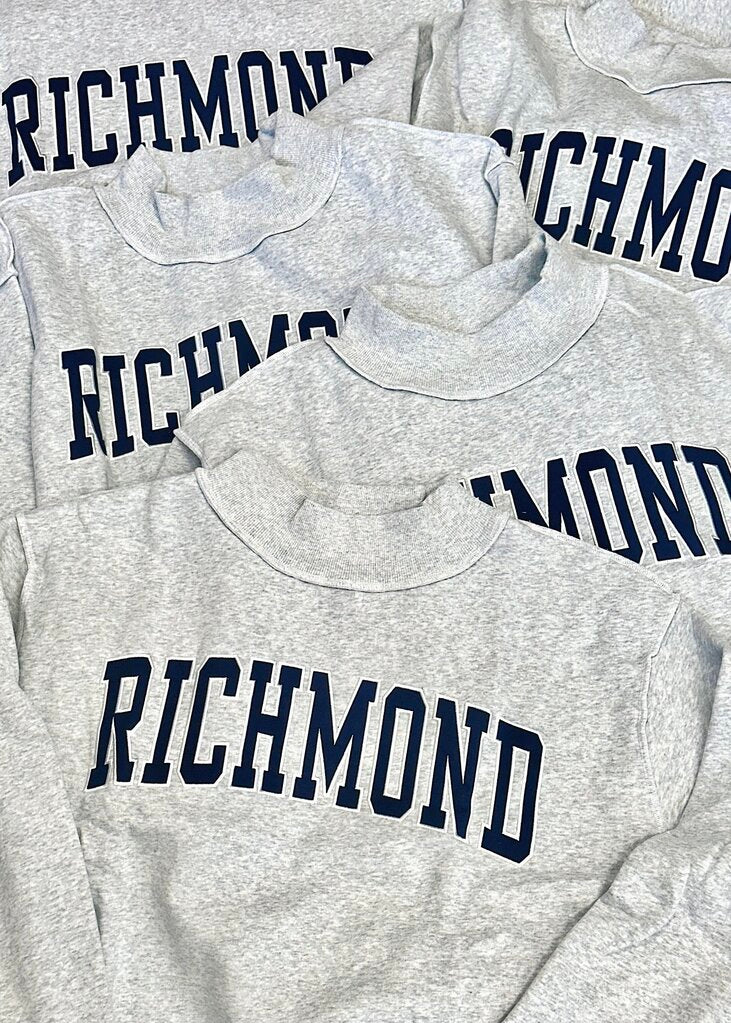 Embroidered Richmond Mockneck GREY